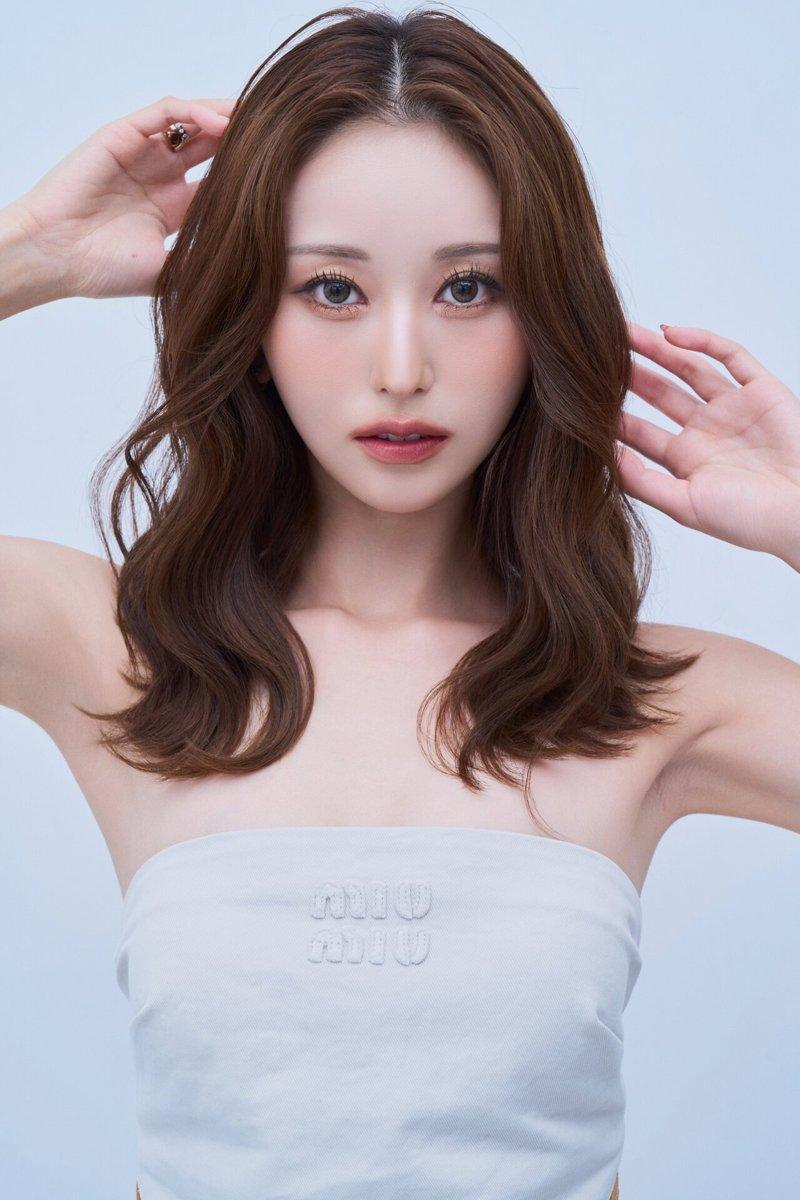 人气女公关Kiko因为亮眼的外型和曾任职野村证券的特殊背景受到关注。(取材自JU...