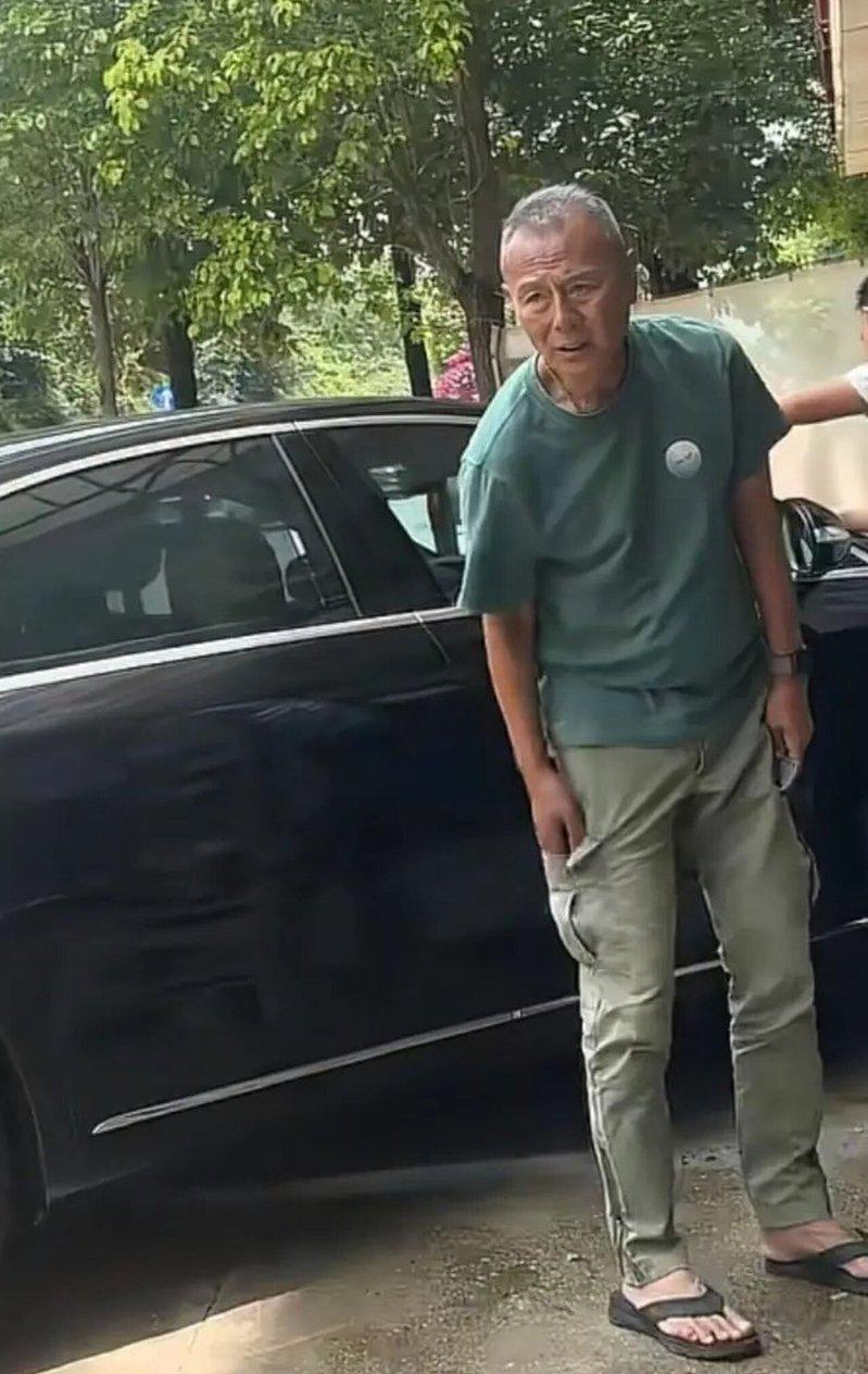 刘德凯被网友目击去修车厂。(取材自微博)