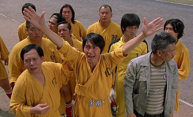 周星驰2000年筹备「少林足球」时,认定谢贤是饰演片中大反派「强雄」不二人选。(...