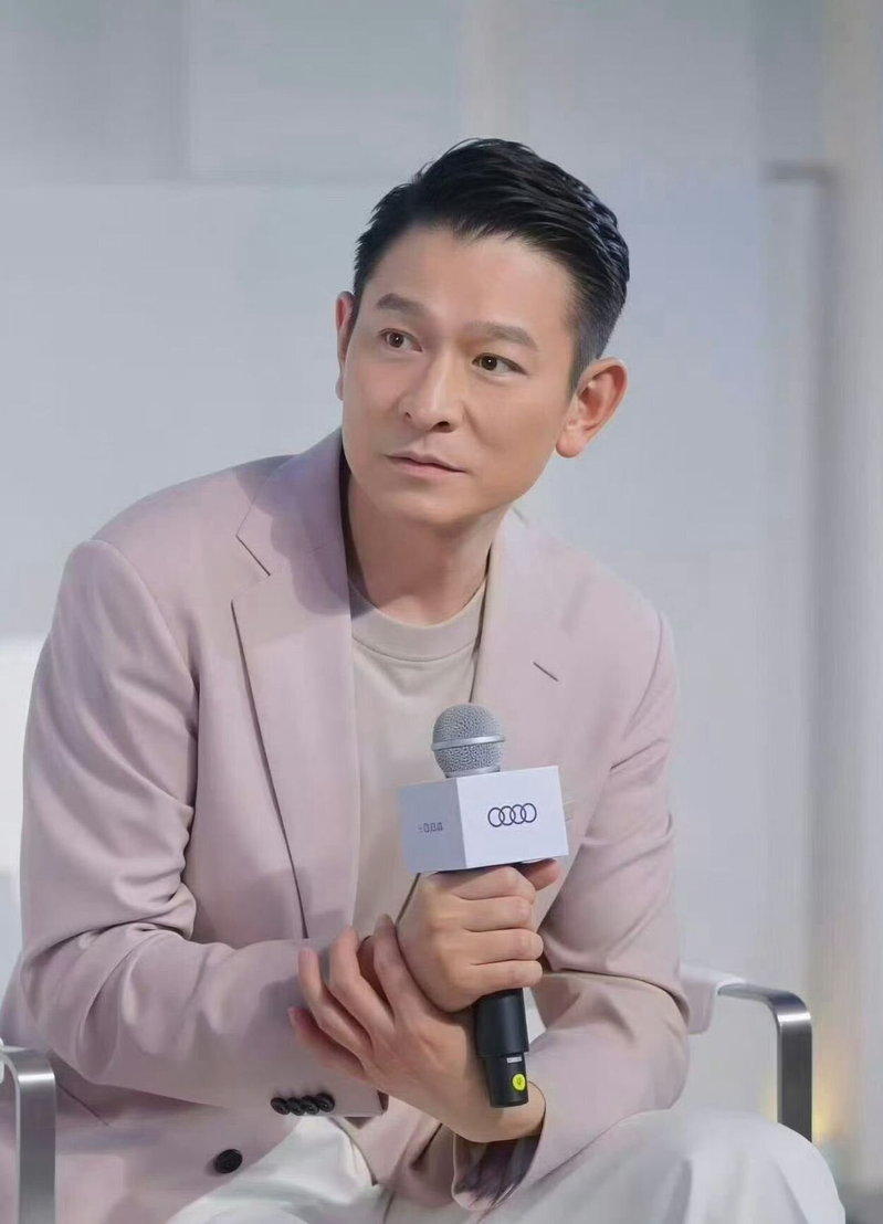 64岁的刘德华宣布自己2028年一定会成为一个导演。（取材自微博）