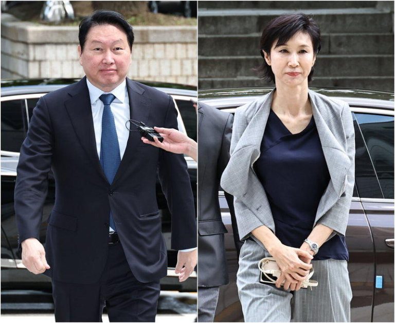 南韩世纪离婚案 SK会长须付前妻超过6.4亿美元 南韩法院24日宣判,SK集团会长崔泰源须向卢素英支付9440亿韩元。图为崔泰源(...