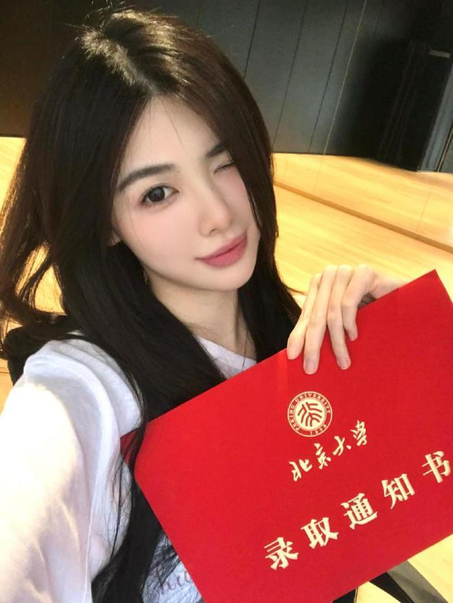 钟雅婷将成为北大研究生。(取材自微博)