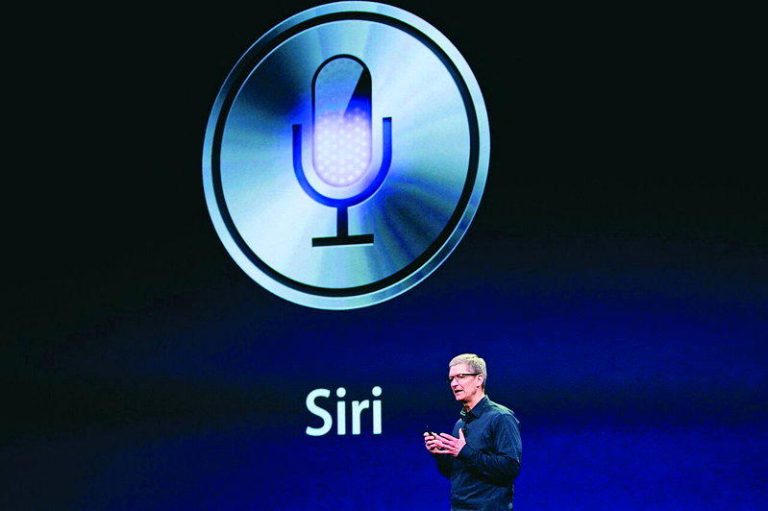 苹果中国Siri将与阿里、百度合作。图为苹果CEO库克在2012年介绍Siri首...