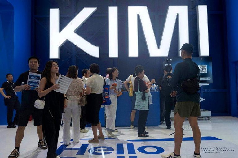 月之暗面27日晚间开源Kimi K3模型，Kimi K3仅花半小时便登顶Hugg...