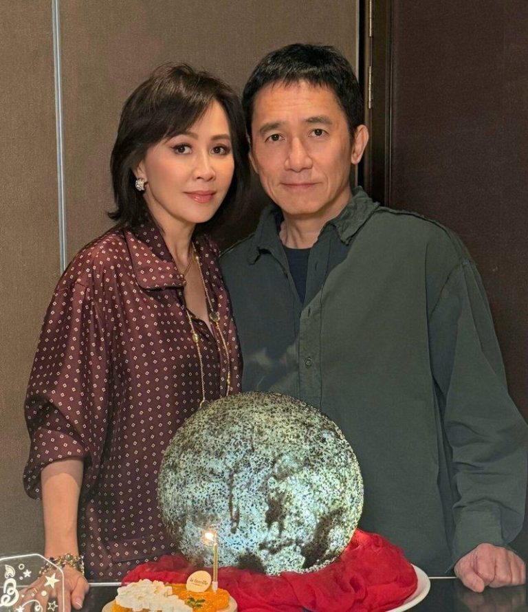 梁朝伟(右)与刘嘉玲婚后选择不生孩子。(取材自微博)