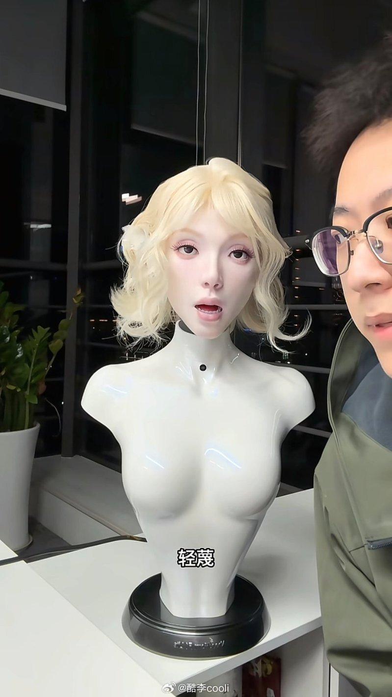 首形科技机器人的「轻蔑」表情。(取材自微博)