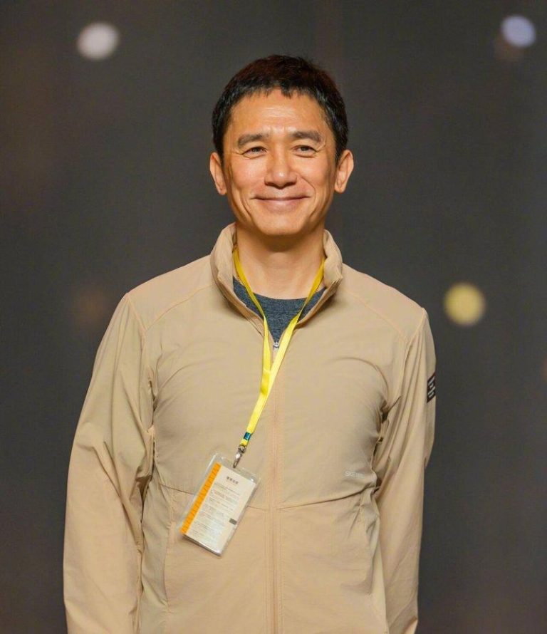梁朝伟传出被粉丝「丧尸式」包围，随着现场影片及后续报导曝光，事件出现大逆转。(取...