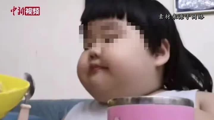 幼童被喂至70斤做吃播,示意图。(视频截屏)