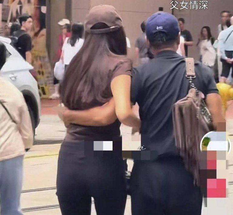71岁任达华搂女儿腰过马路 网批没边界感 任达华街头搂着女儿的腰,被热议,(视频截屏)