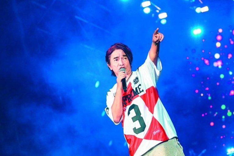 同台韩流天王Rain 吴宗宪唱好唱满呛「等一下」 吴宗宪即兴开放观众点歌。(图/宽宽集成提供)