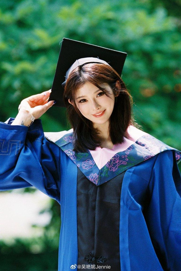 吴艳妮研究所读5年毕业了 硕士学历称霸亚洲百米栏选手 中国田径选手吴艳妮从北体大研究所毕业,成为硕士。(取材自微博)