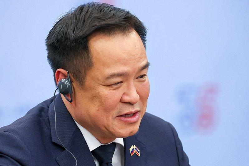 泰国5000名公务员涉舞弊录取,泰国总理兼任内政部长的阿努廷下令调查。(美联社)
