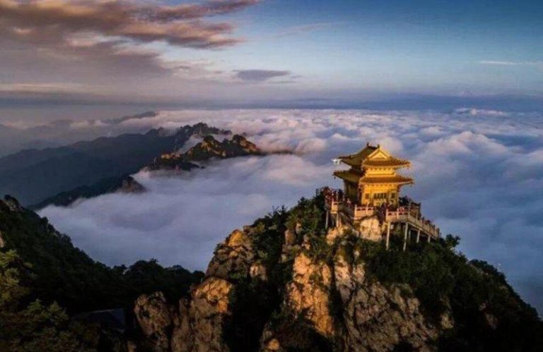 老君山景区月薪6万招「云海观察员」 全中国仅选1人 河南洛阳老君山景区向全国网友招募「云海观察员」,月薪高达6万元,且食宿全包。(取...
