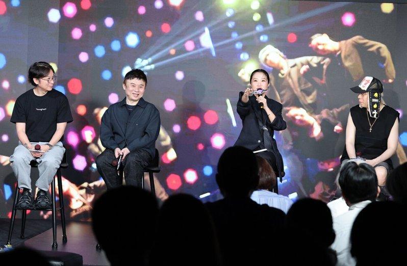 虚拟偶像选秀节目VPOP ASIA 7月18日首播,主持人Lulu黄路梓茵(右二...