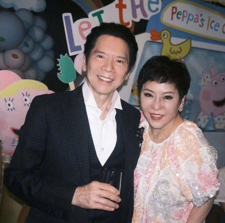 向佐喊别看「功夫女足」 扯出周星驰、向家30年前旧怨 向华强、陈岚夫妇是香港娱乐圈极具影响力的人物。(取材自微博)