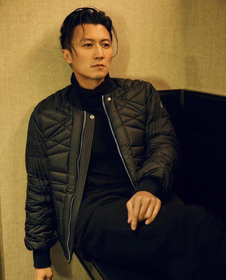 丧父后首露面 谢霆锋全身黑现踪机场 弃私人飞机原因曝光 谢霆锋强忍悲伤上工。(取材自Instagram)