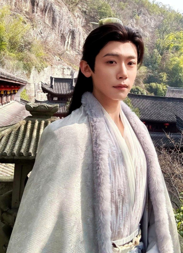 李卿在「逐玉」中饰演军师「公孙鄞」，让人印象深刻。（取材自微博）