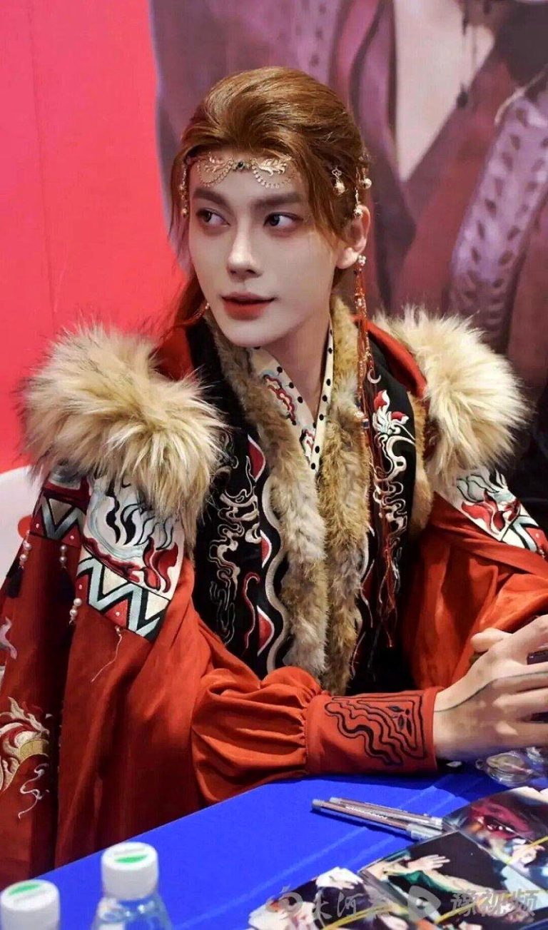 顶流NPC天阳自曝，景区现在管得特别严，不让拉手、壁咚。(取材自大河报)