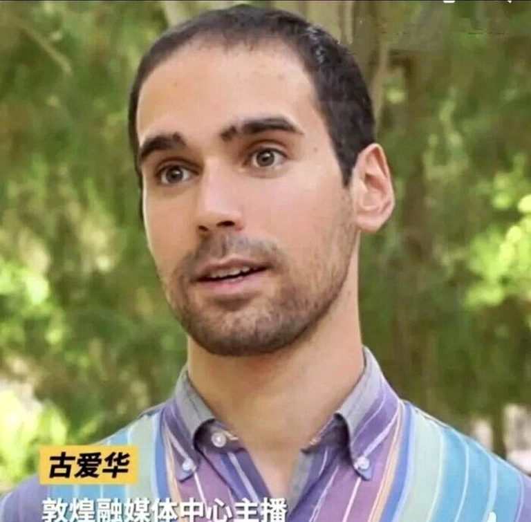 敦煌传出拟以年薪90万聘用美国籍主播古爱华，引发网友质疑。（取材自指尖新闻沈阳晚...
