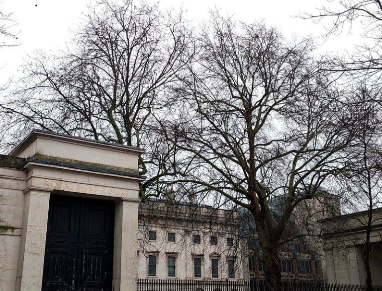 英国高等法院31日驳回居民和维权组织的司法覆核申请，放行中国在伦敦的巨型大使馆建...