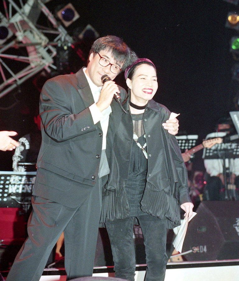 40年交情揭开 潘越云直言没被李宗盛追过 也不曾动心 潘越云(右)跟李宗盛(左)合作,两人累积深厚情谊。(本报系数据照片)