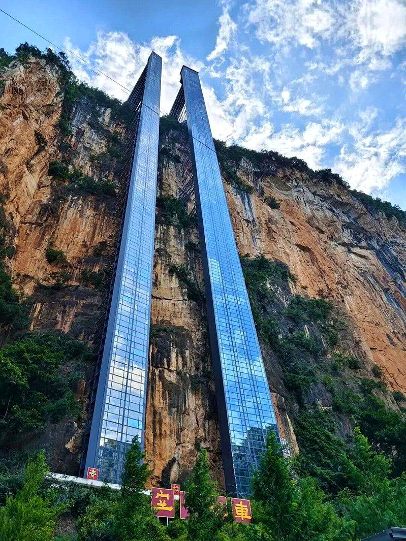 青云梯(左),扶摇梯(右)。(取材自都市现场)