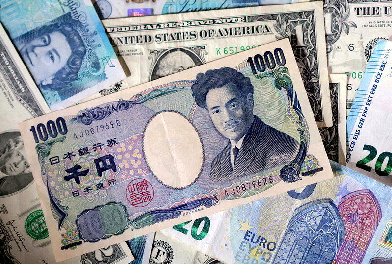 7月30、31日两天,美日自1998年以来首次联手进场支撑日圆汇率。(路透)