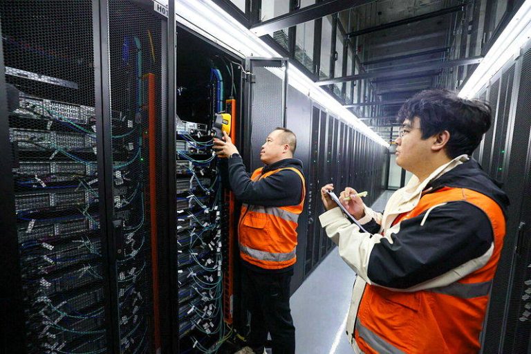 中国AI产业发展快速，用电量大增。图为位于天津的中国联通京津冀数字科技产业园，运...