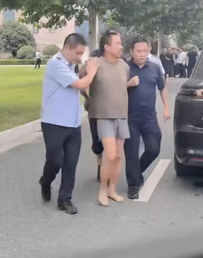 嫌疑人夏某钢被抓获。(取材自红星新闻)