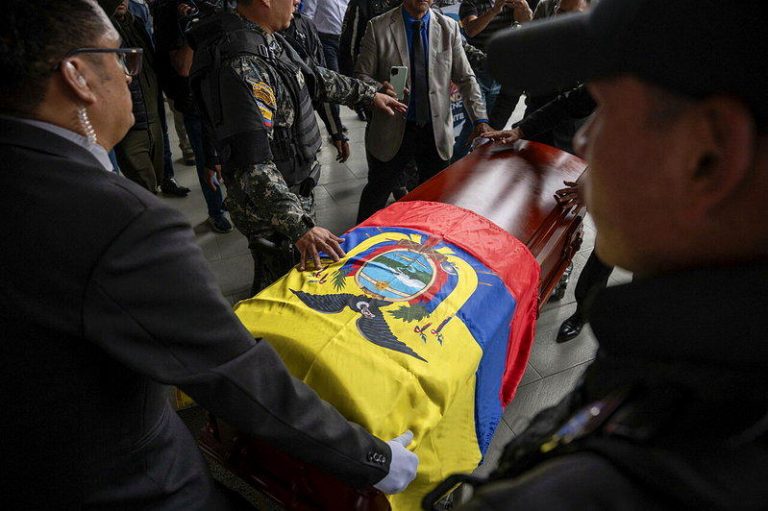遭枪杀身亡的厄瓜多尔总统候选人维拉维森修（Fernando Villavicenc...