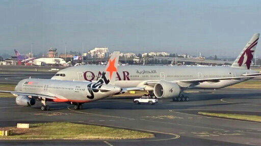 澳洲雪梨机场9日清晨一架捷星航空(Jetstar)班机与一架卡塔尔航空(Qatar...