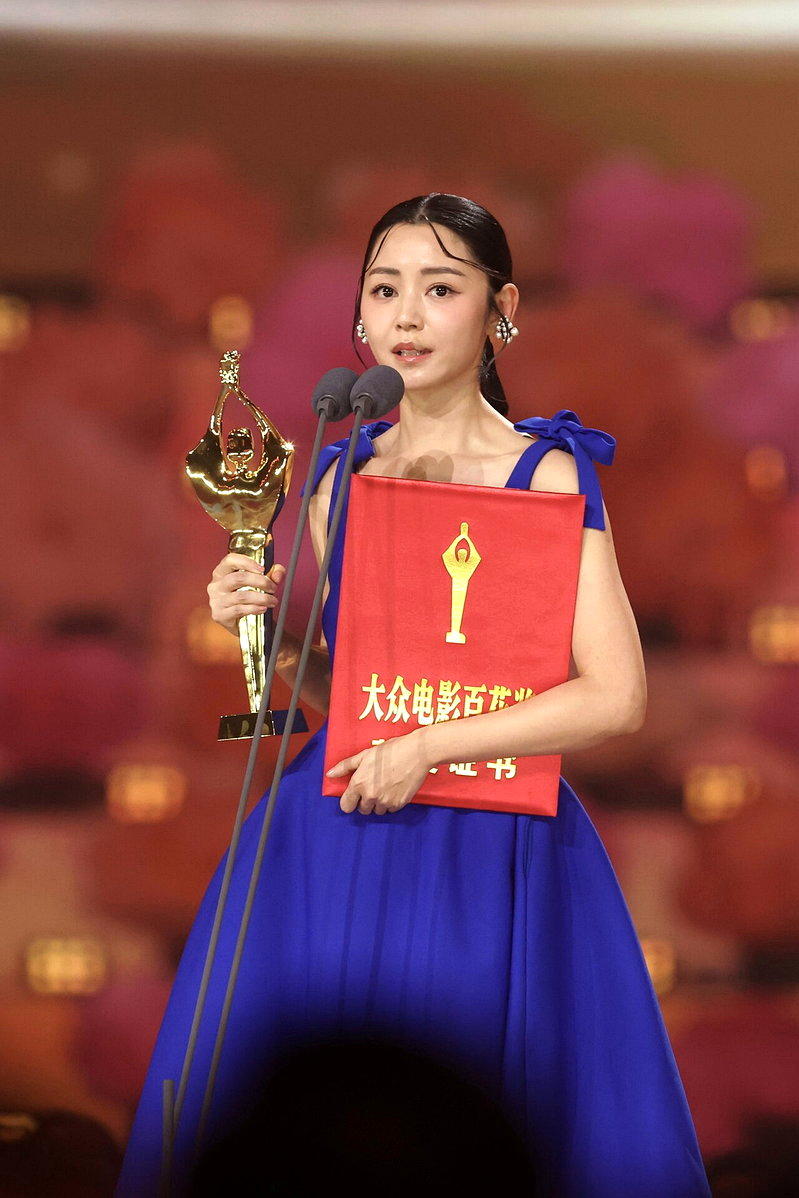 第38届大众电影百花奖颁奖典礼暨闭幕式在北京举行，香港演员卫诗雅凭借《破·地狱》...
