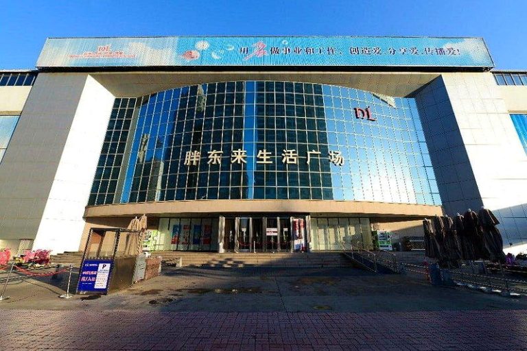 抵制不合理涨租 …胖东来关许昌老店 周边商户忧整条街人气散 胖东来创办人于东来近日在直播中宣布,经营24年、年销售额高达20亿元的许昌生活广...