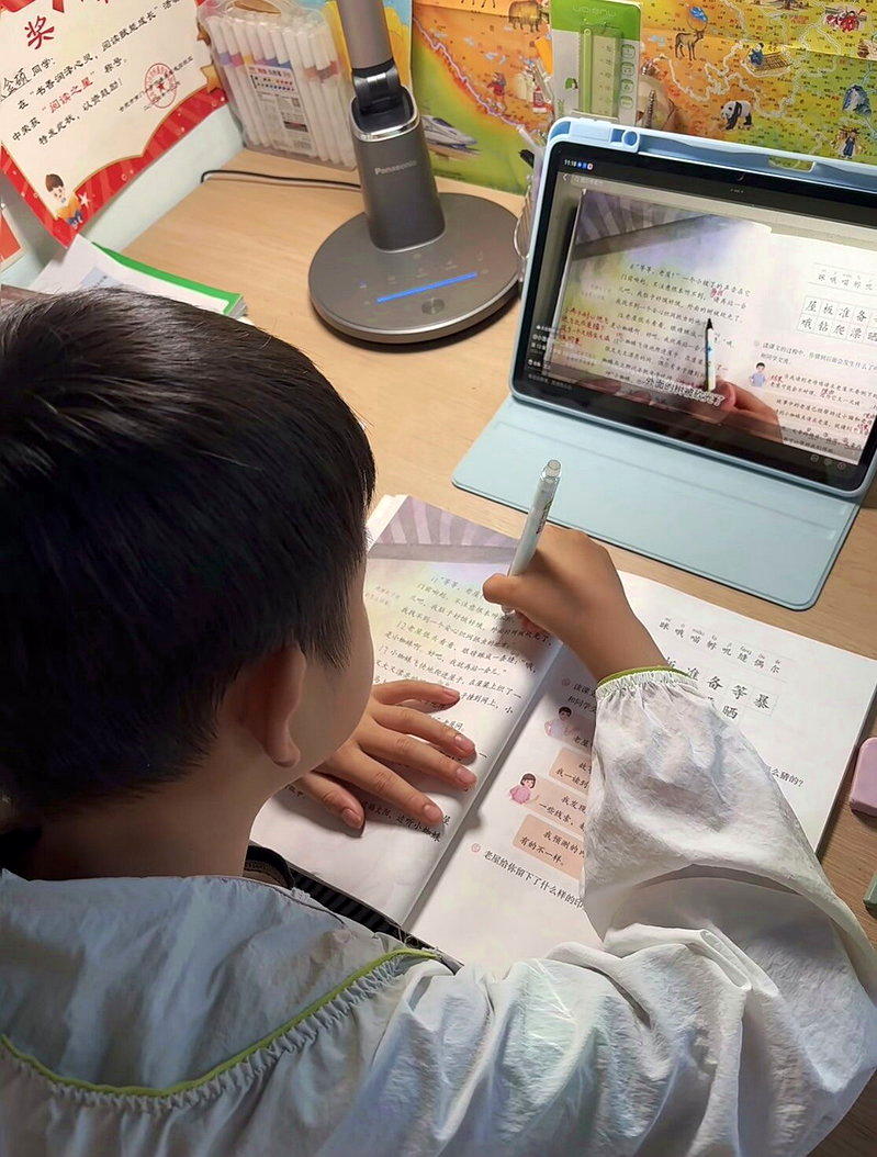 许多孩子在暑假期超前学习。示意图。(取材自小红书)
