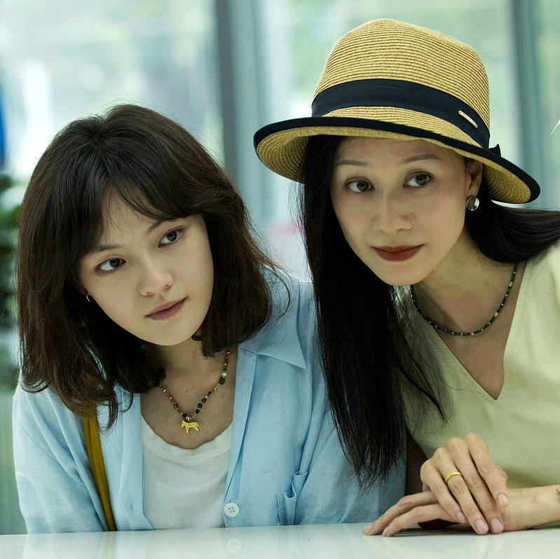倪虹洁(右)和文淇再剧中是性格南辕北辙的母女。(取材自微博)