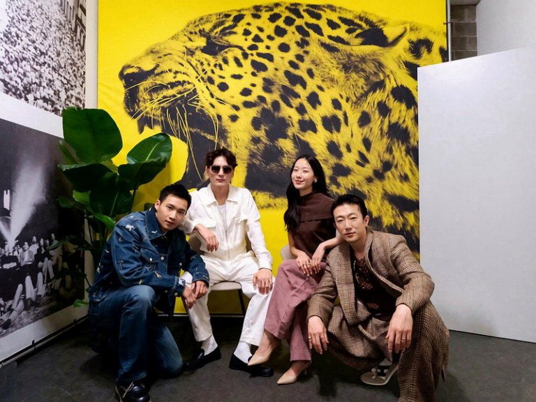 观影说剧╱「明月共此时」卢卡诺首映 黄冠智、张怀秋兴奋 (左起)黄冠智、Dominick Rustam、林诗安、张怀秋演出「明月共此时」...