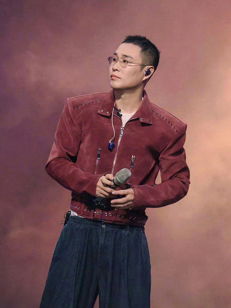 「披荆斩棘2026」初舞台，喜剧演员出身的小沈阳登上榜首。(取材自微博)