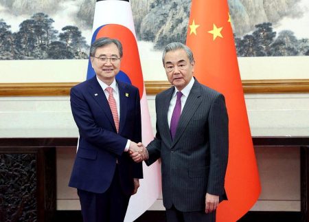 川普对北韩示好之际 王毅19日将到访南韩 – 明鉴新闻网