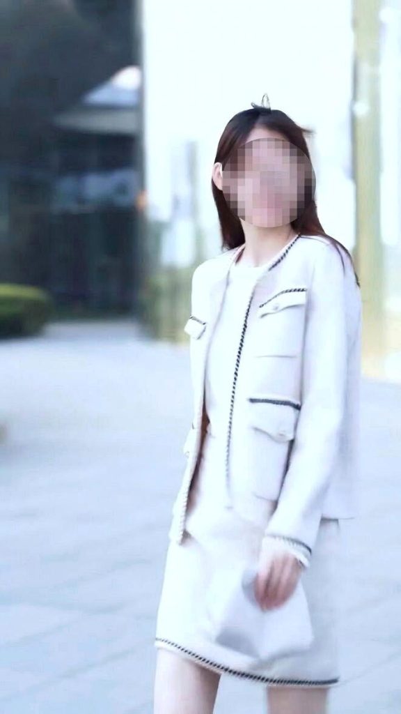 女直播主魏某被打赏2500万人民币后，3男告她隐婚诈骗。(取材自红星新闻)