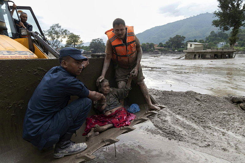尼泊尔周三发生灾难性山洪，造成至少160人死亡、数百人失踪，其中包括54名美国公...
