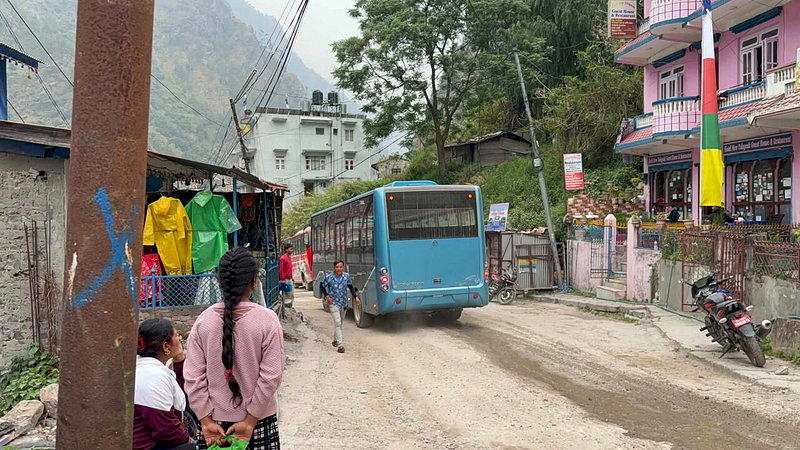 李先生很担心旅途中遇到的人们安危。(李先生提供)