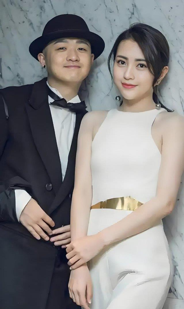 包贝尔与妻子兼演员包文婧。(取材自微博)
