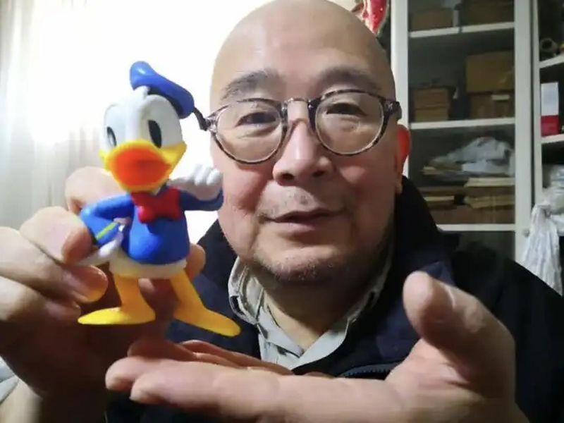 新华社战地记者唐师曾因患白血病,日前去世。有网友批评其言论「亲美」,在网上引发争...