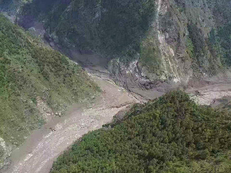 8月26日，西藏日喀则市吉隆县发生泥石流灾害。(新华社)