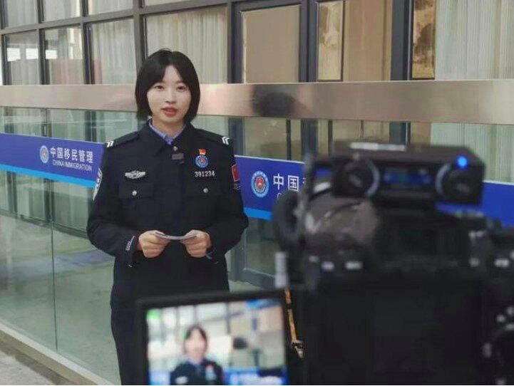 吉隆口岸小邬警官。(取材自极目新闻)