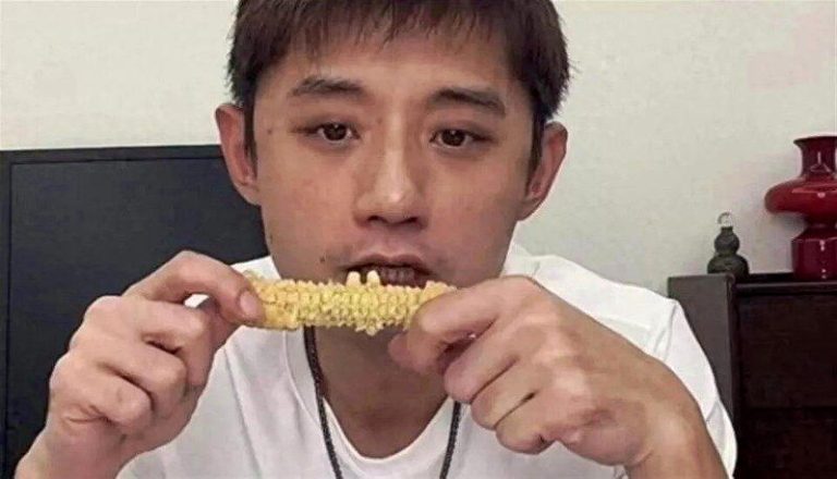 张继科直播间涌入10万人追问景甜，张继科没有评论是非，也未谈及昔日恋情，仅以几句...