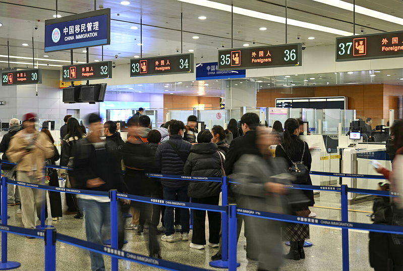 中国即将于9月15日起施行的新出境入境管理规定明定,对依法决定不准出境的人员,若...