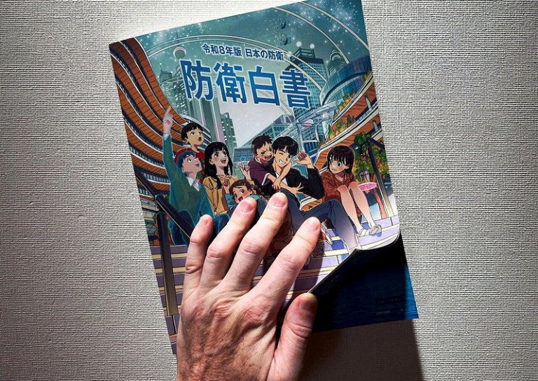 日本防卫省4日公布「2026年版防卫白皮书」，全文598页，创历来最长。（路透）