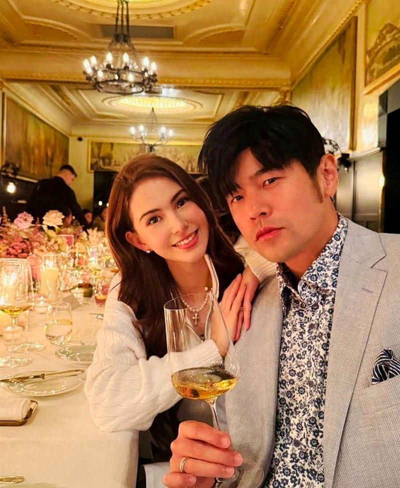 周杰伦为妻子昆凌欢庆33岁生日,精心策画了一场充满仪式感的浪漫派对。(取材自In...