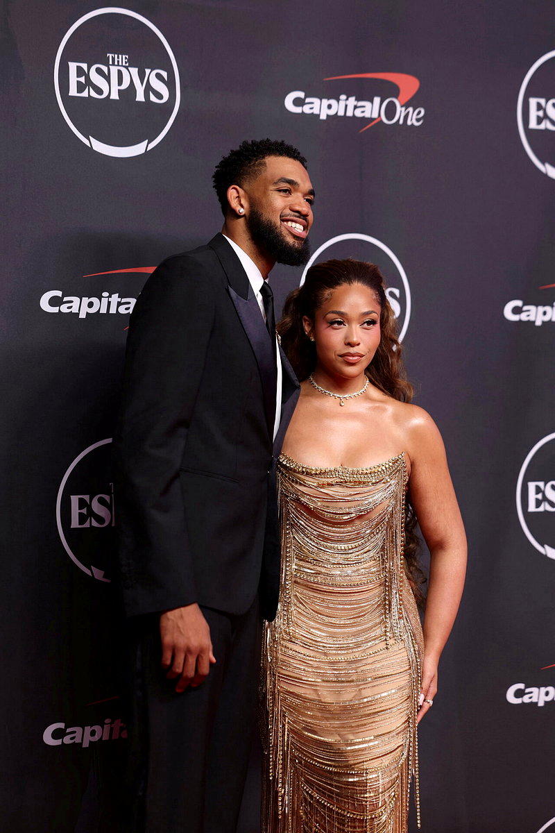 NBA球星唐斯(左)与女星乔丁伍兹(右)结婚了。(路透数据照片)